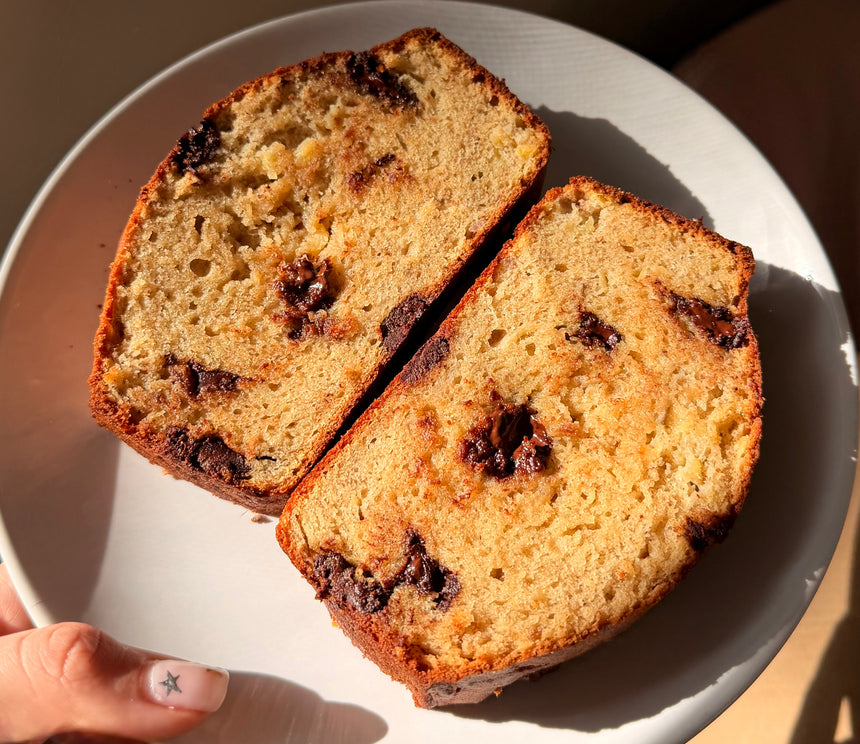 Two slices of chocolate chip bread on a white plate held by a hand. – photo 13